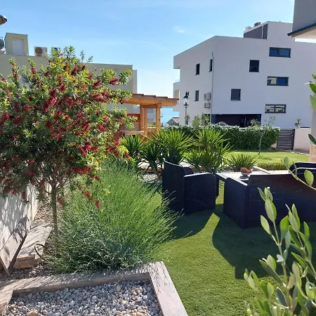 Apartment Green Oasis Apartment